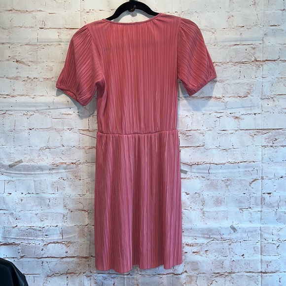 Asos Pink faux wrap splice neckline v neck short sleeve pleated barbie accent 4 - Picture 9 of 11